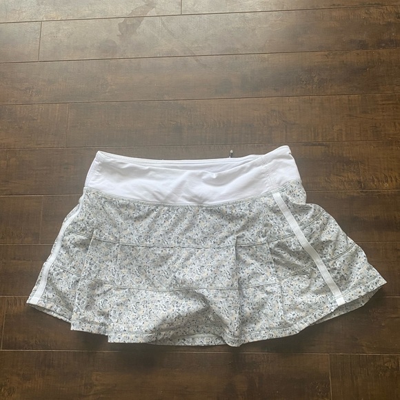 Lululemon skort - Picture 4 of 10